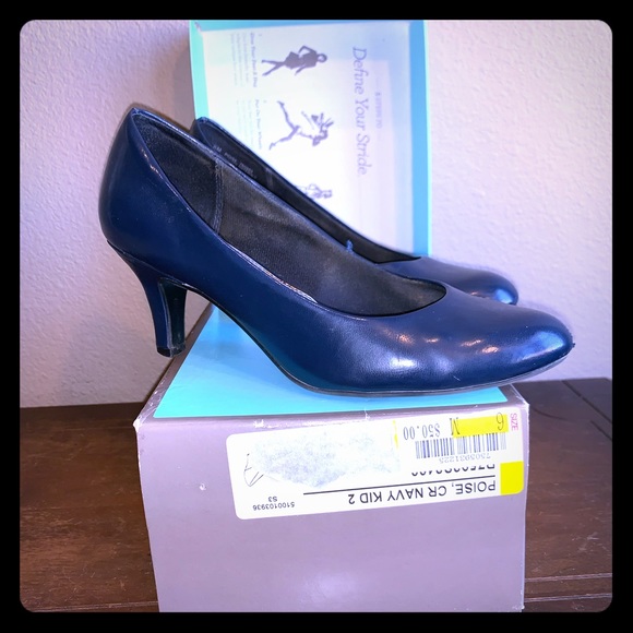 Life Stride Shoes - Navy Leather Almond Toe Heels *2 for $5*